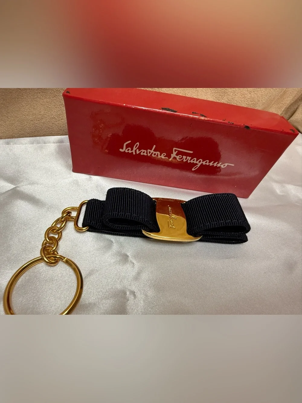 Salvatore Ferragamo Vara Navy Grosgrain Bow Gold Tone Keychain Made in Italy w/